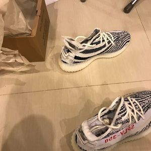 YEEZY ZEBRA SIZE 8 MEN | WORN LESS THAN 10 TIMES. NO BOX INCLUDED. DEADSTOCK